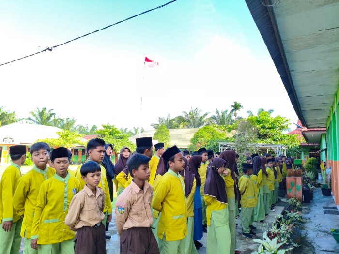 Ayah Hadir, Anak Termotivasi: MTsN 3 Batang Hari Dukung Gerakan Ayah Teladan Indonesia